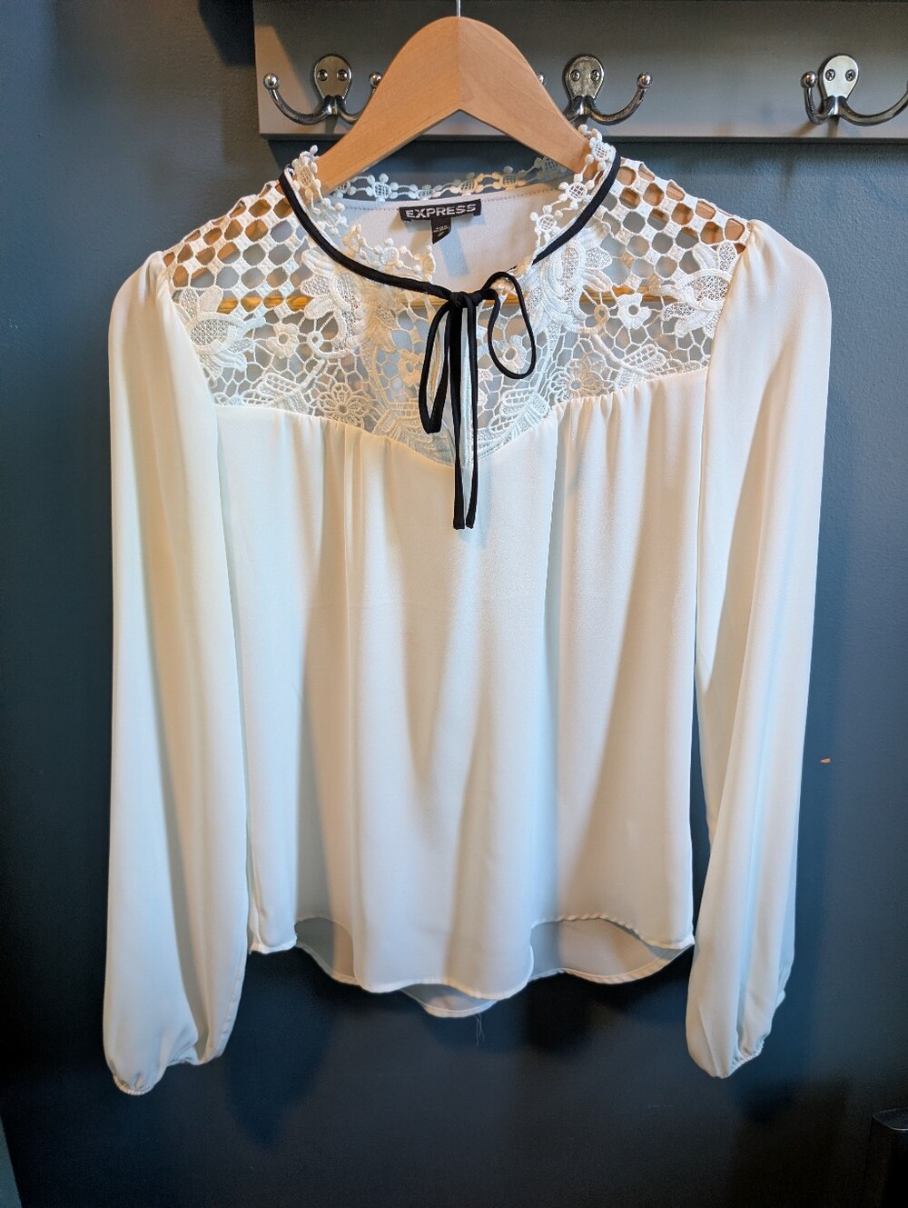 Express Cream Blouse With Lace Xs